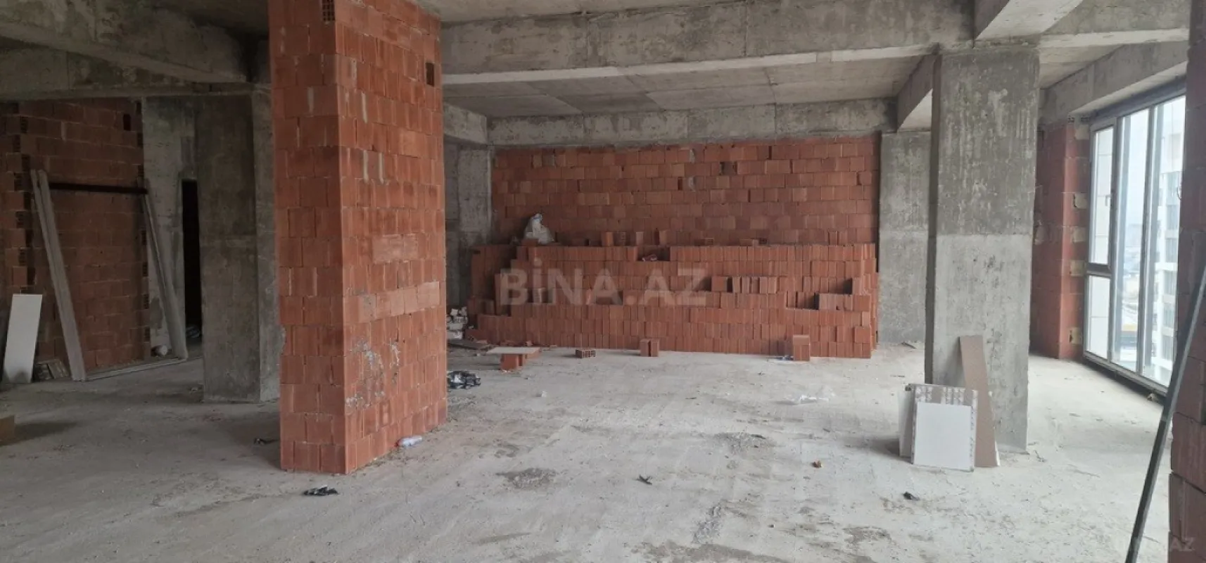 Satılır 3 otaqlı mənzil 146.4 m²