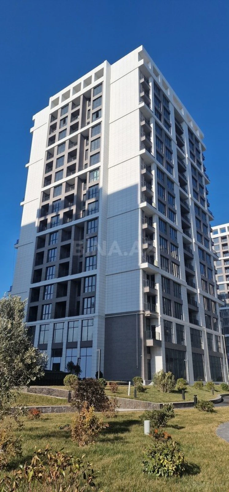 Satılır 3 otaqlı mənzil 146.4 m²