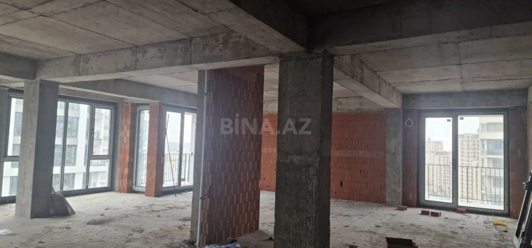 Satılır 3 otaqlı mənzil 146.4 m²