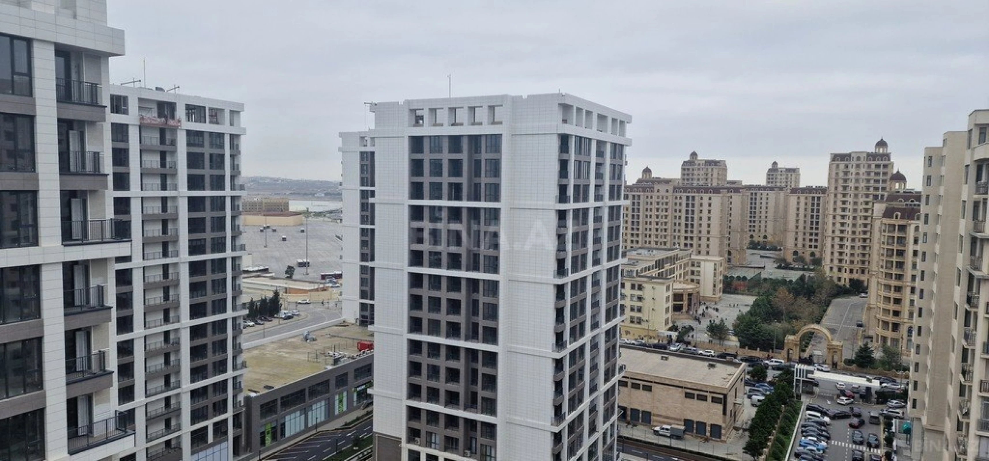 Satılır 3 otaqlı mənzil 146.4 m²