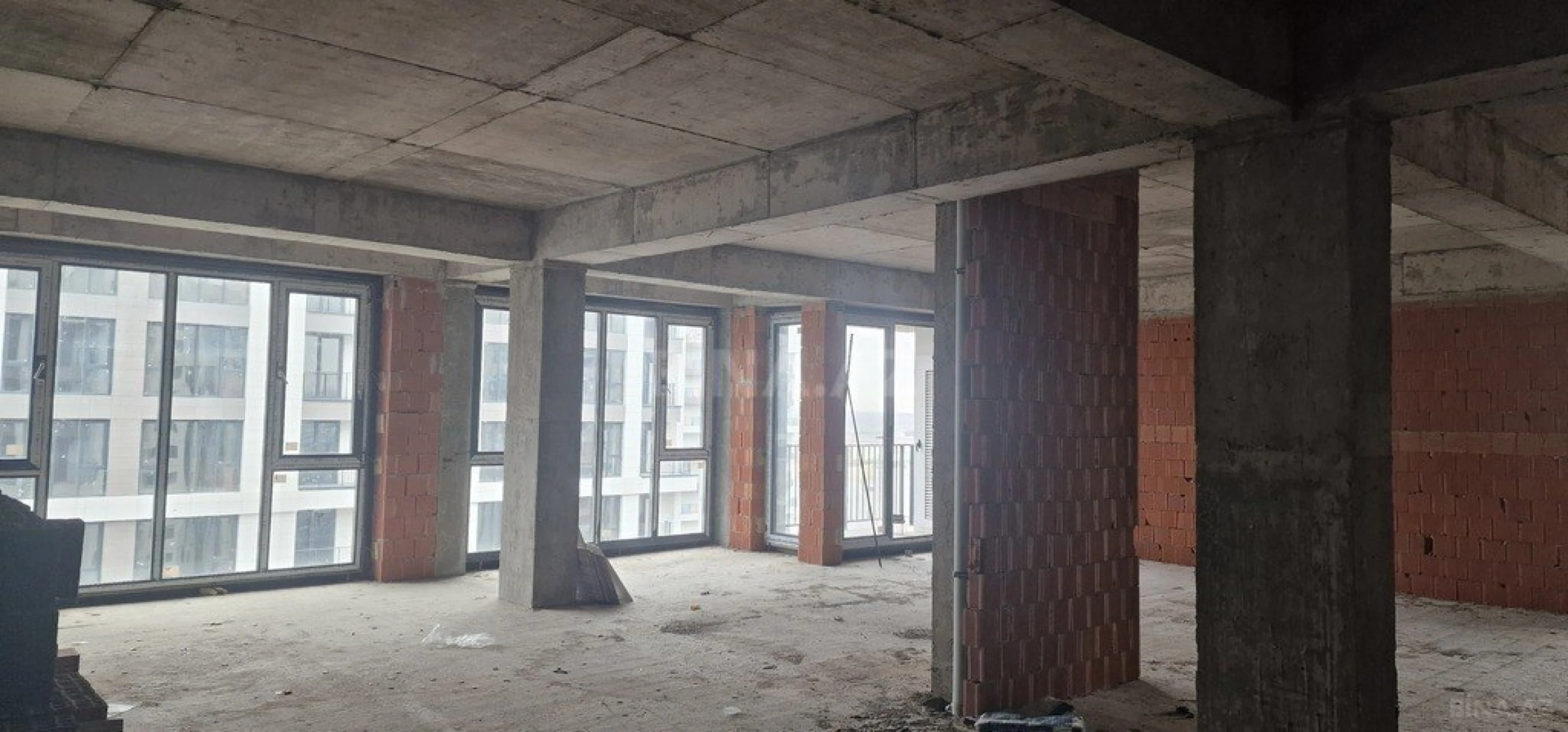 Satılır 3 otaqlı mənzil 146.4 m²