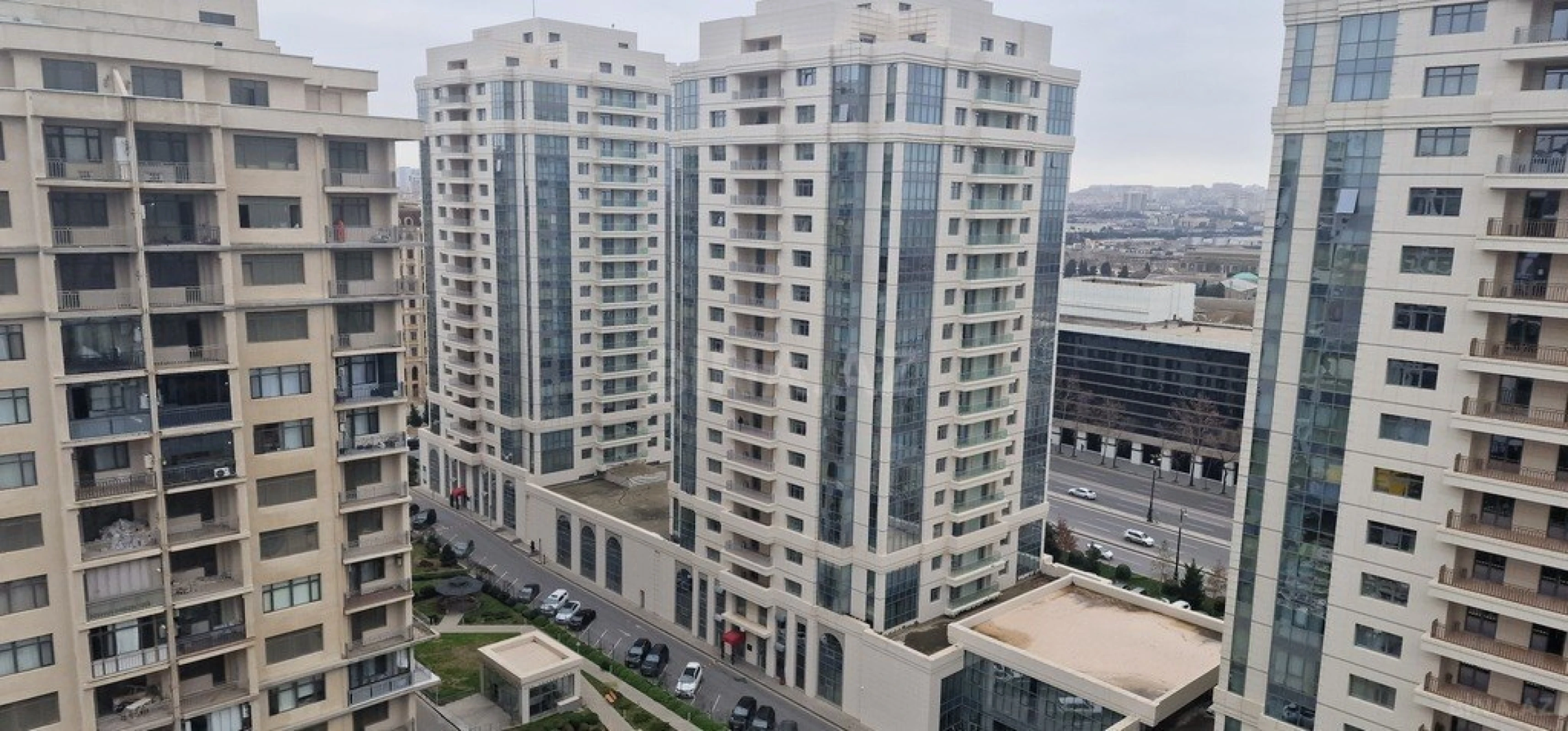 Satılır 3 otaqlı mənzil 146.4 m²