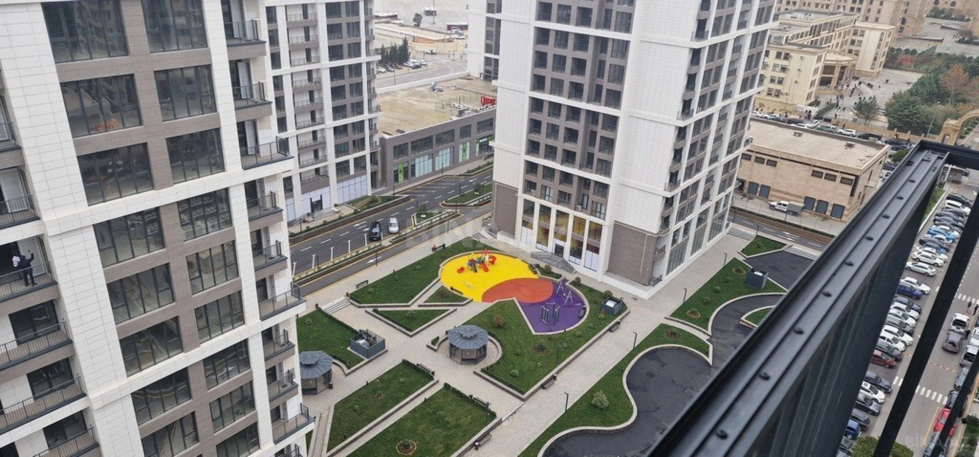 Satılır 3 otaqlı mənzil 146.4 m²