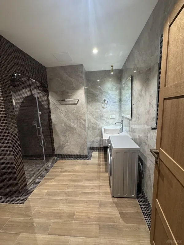 Kirayə verilir 3 otaqlı mənzil 132 m²