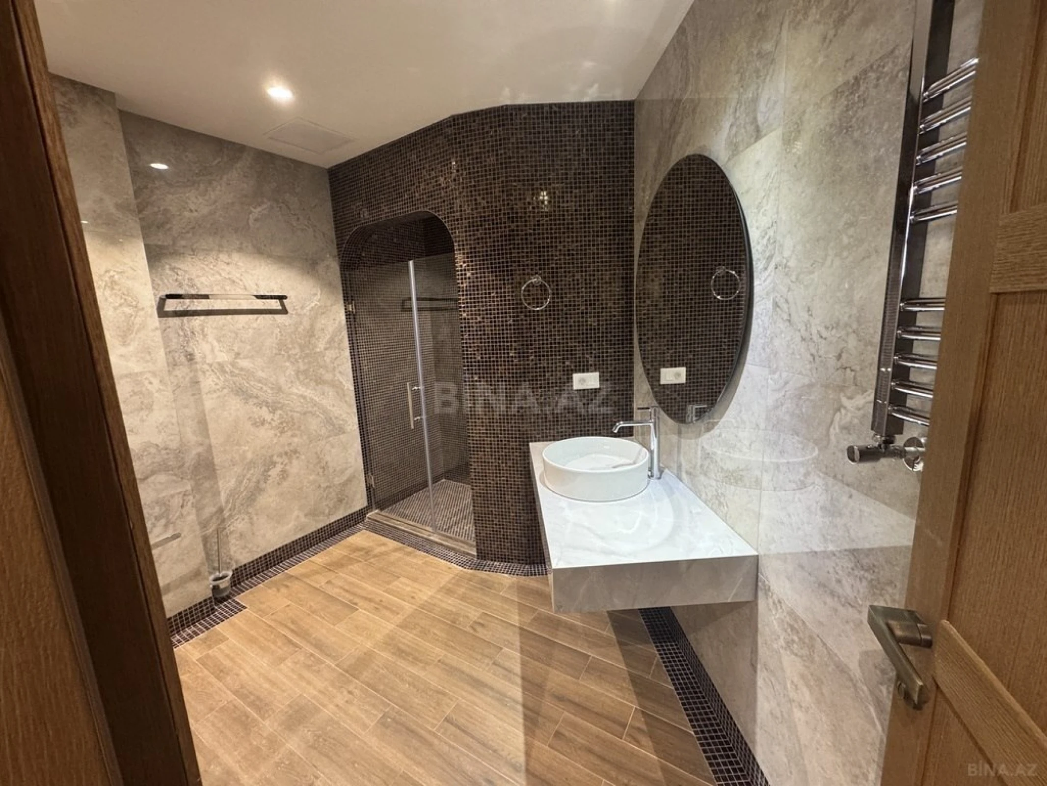 Kirayə verilir 3 otaqlı mənzil 132 m²