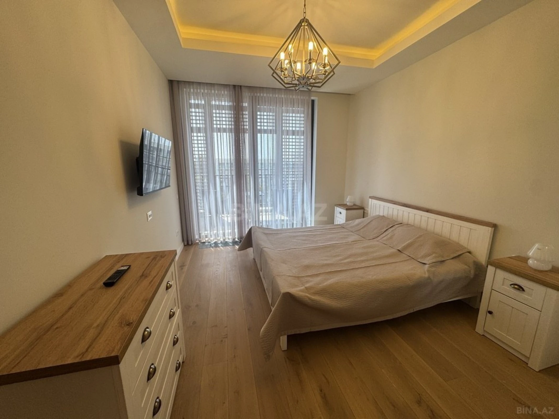 Kirayə verilir 3 otaqlı mənzil 132 m²