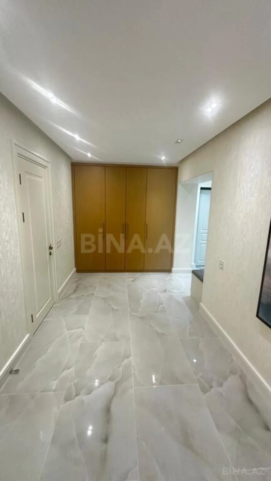 Satılır 3 otaqlı mənzil 115 m²