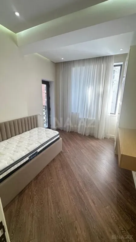 Satılır 3 otaqlı mənzil 115 m²