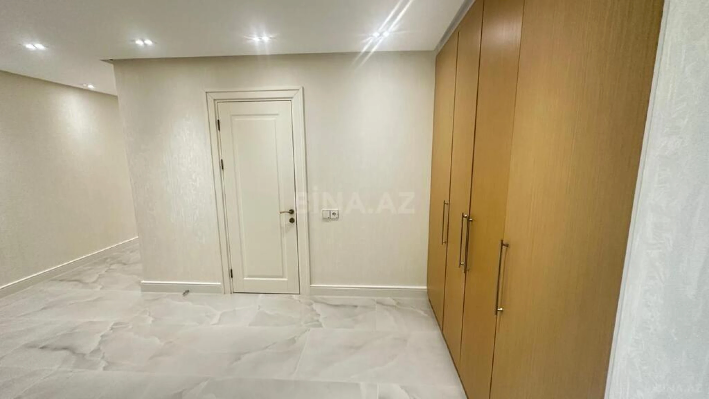 Satılır 3 otaqlı mənzil 115 m²