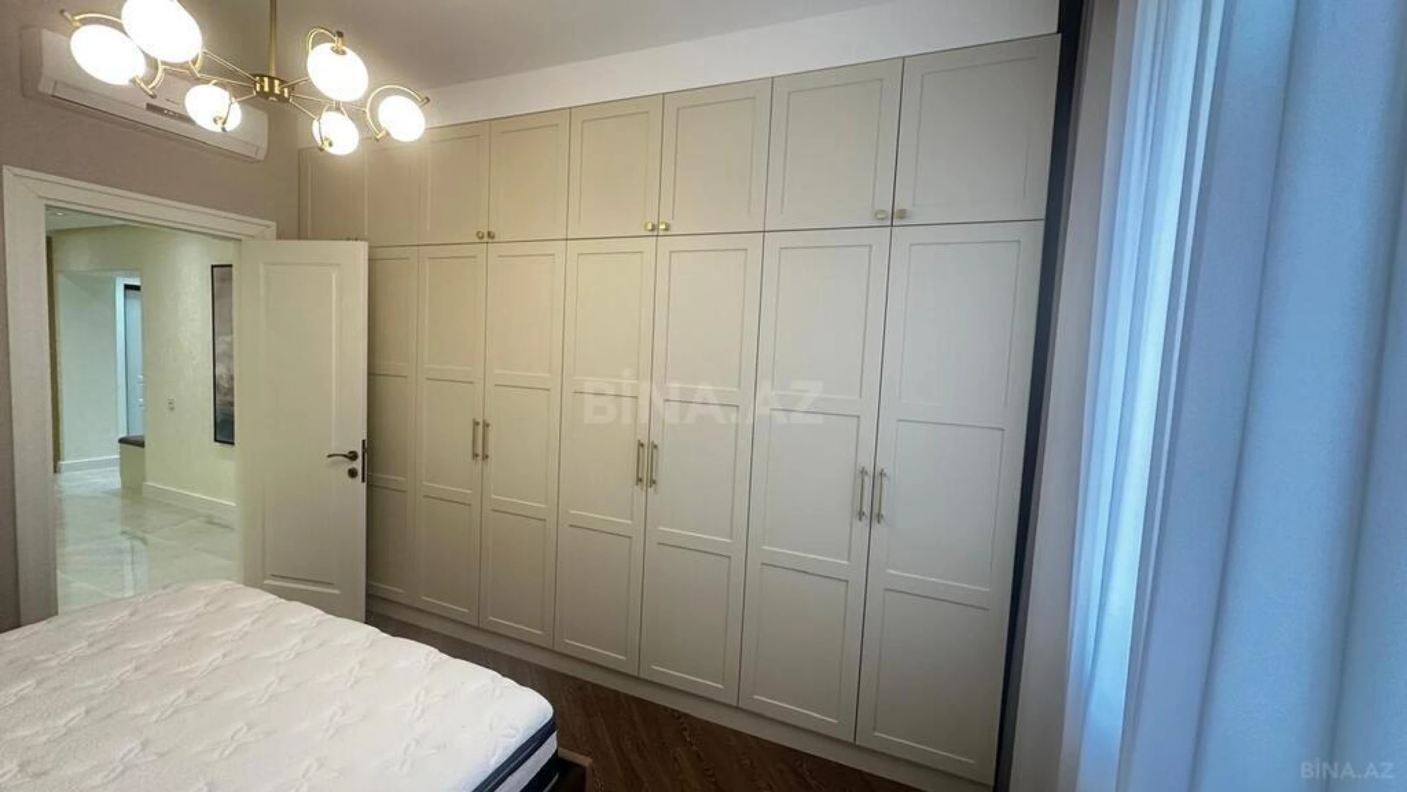 Satılır 3 otaqlı mənzil 115 m²