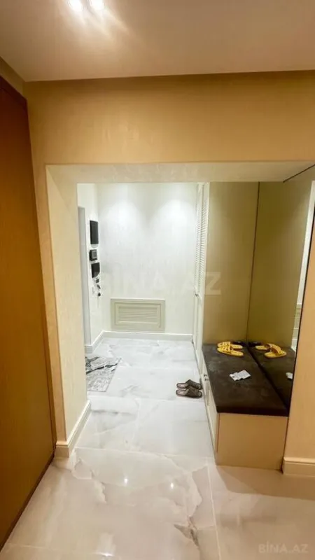 Satılır 3 otaqlı mənzil 115 m²