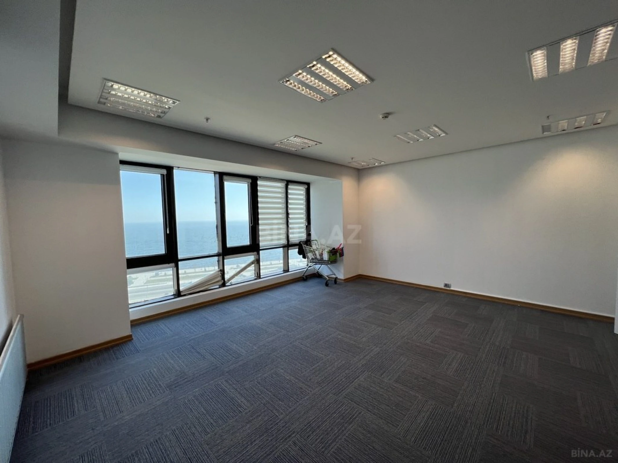 Satılır 4 otaqlı ofis 180 m²