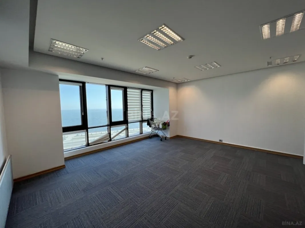 Satılır 4 otaqlı ofis 180 m²