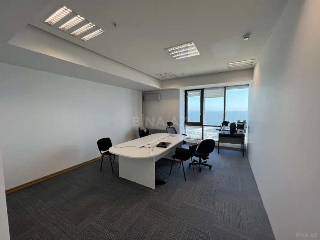 Satılır 4 otaqlı ofis 180 m²