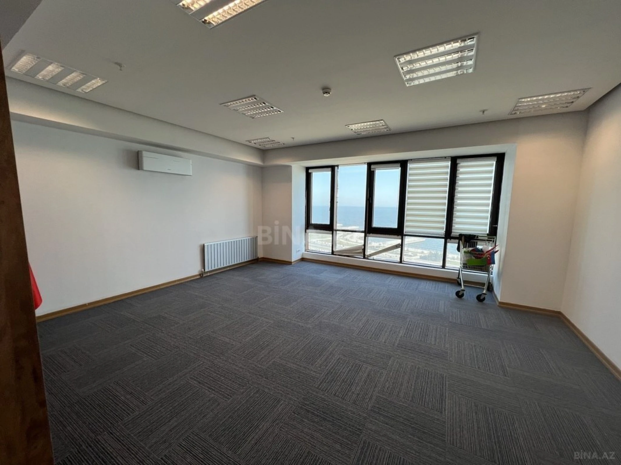 Satılır 4 otaqlı ofis 180 m²