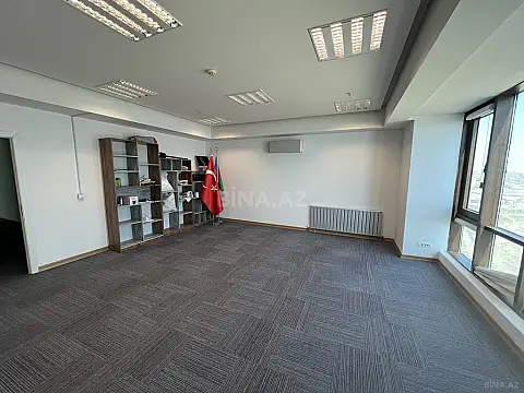 Satılır 4 otaqlı ofis 180 m²