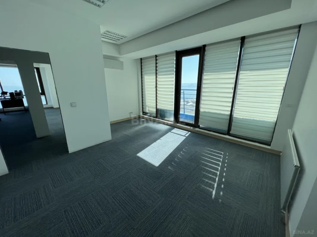 Satılır 4 otaqlı ofis 180 m²