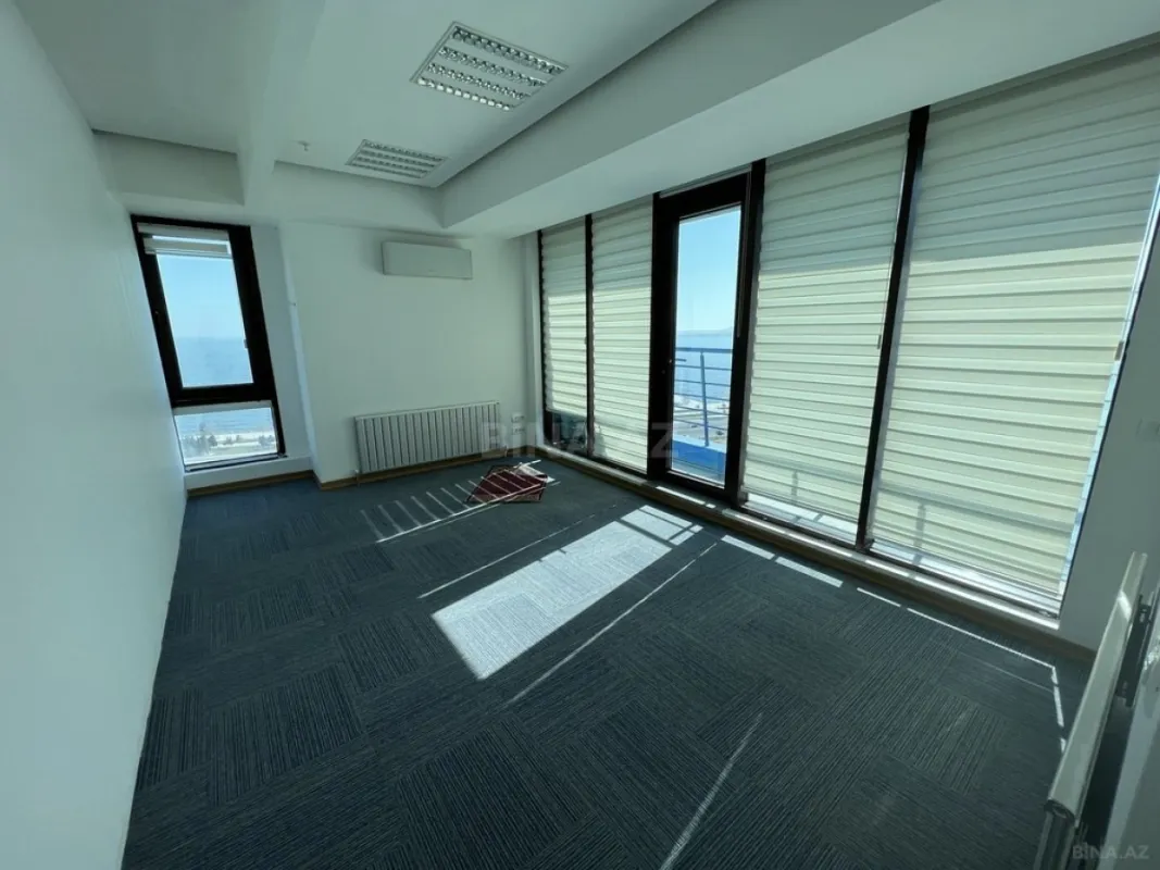 Satılır 4 otaqlı ofis 180 m²