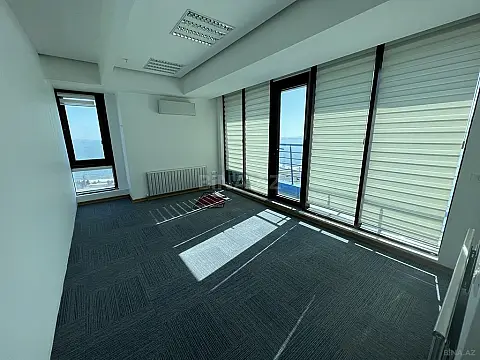 Satılır 4 otaqlı ofis 180 m²