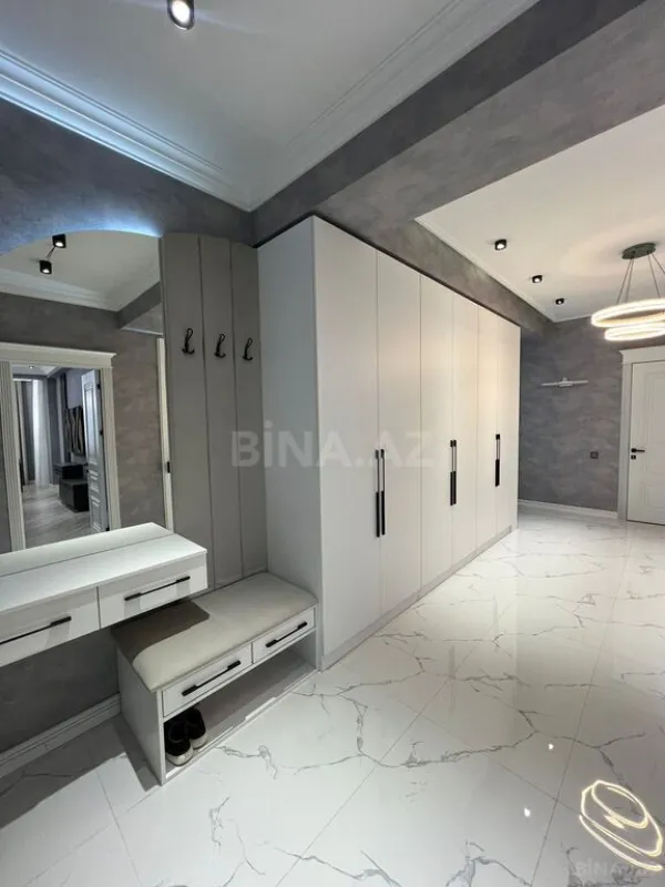 Kirayə verilir 3 otaqlı mənzil 145 m²