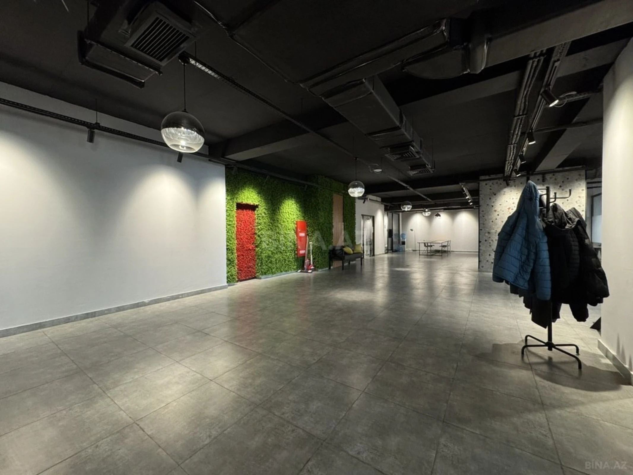 Satılır obyekt 410 m²