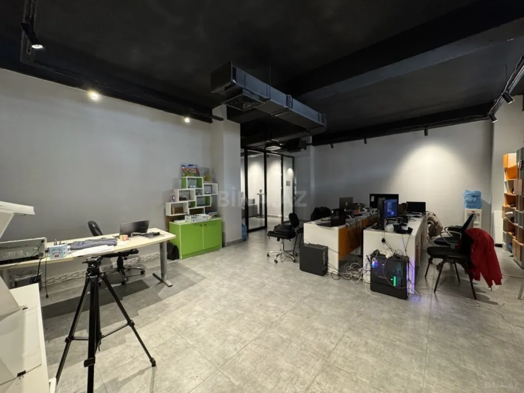 Satılır obyekt 410 m²