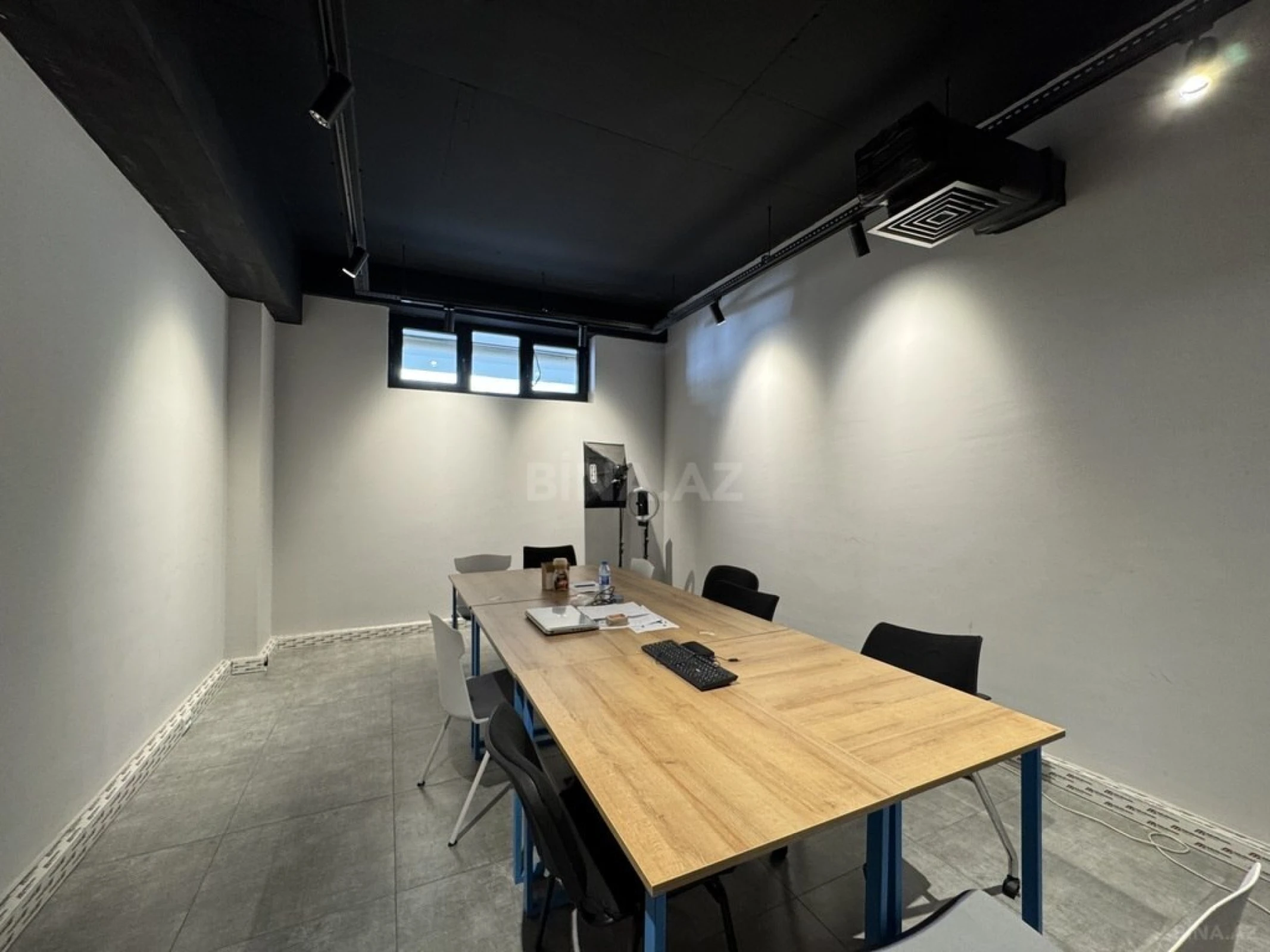 Satılır obyekt 410 m²