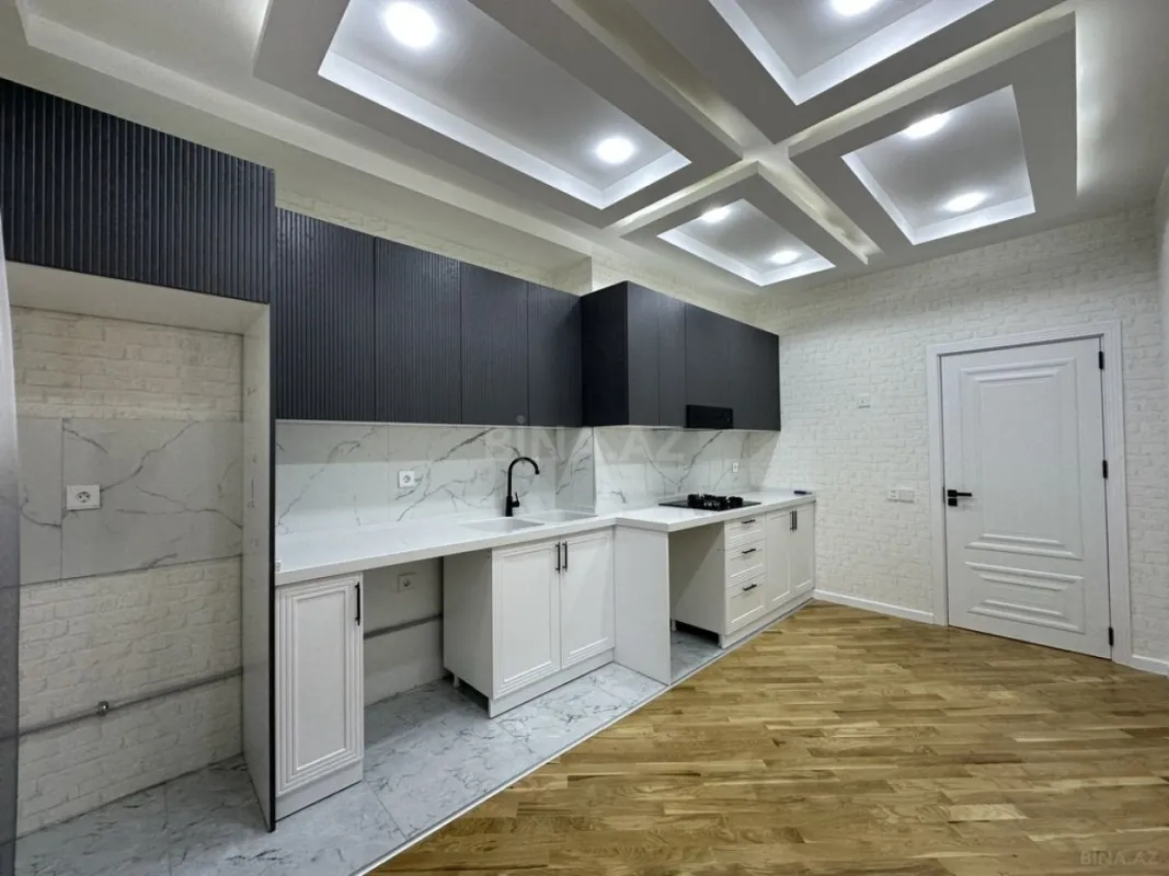 Satılır 4 otaqlı mənzil 155 m²