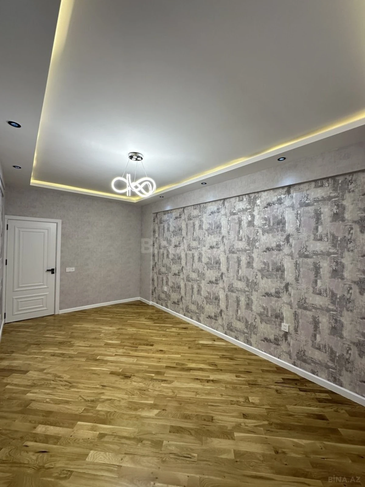 Satılır 4 otaqlı mənzil 155 m²