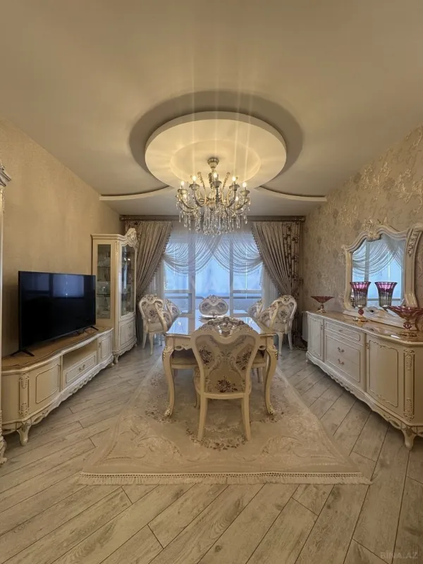 Satılır 4 otaqlı mənzil 150 m²