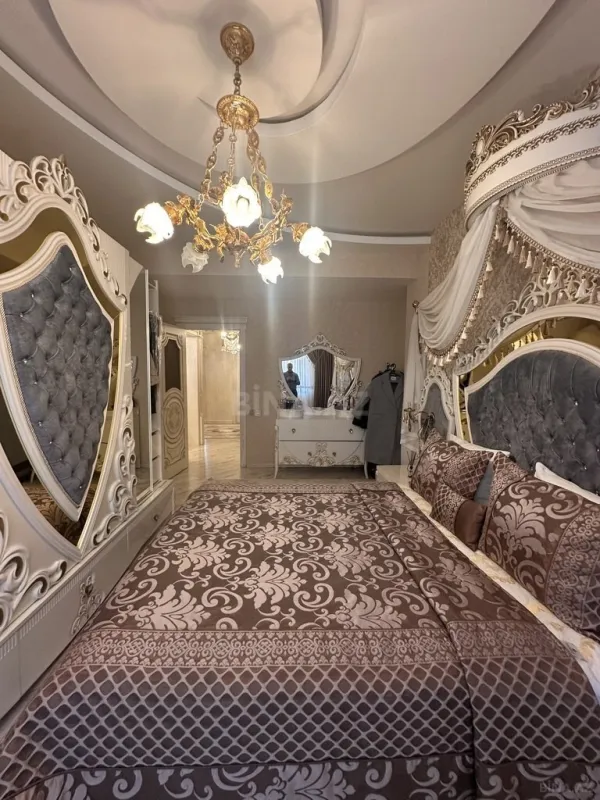 Satılır 4 otaqlı mənzil 150 m²