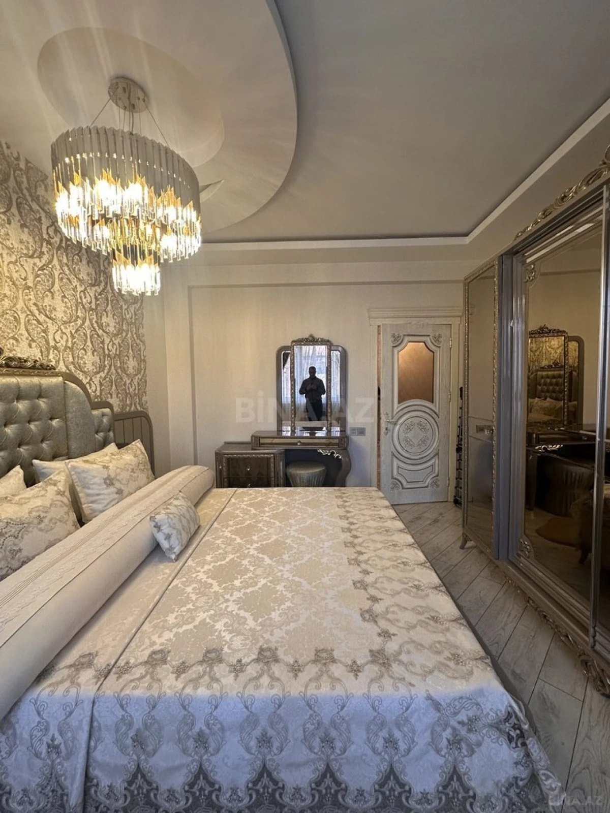 Satılır 4 otaqlı mənzil 150 m²