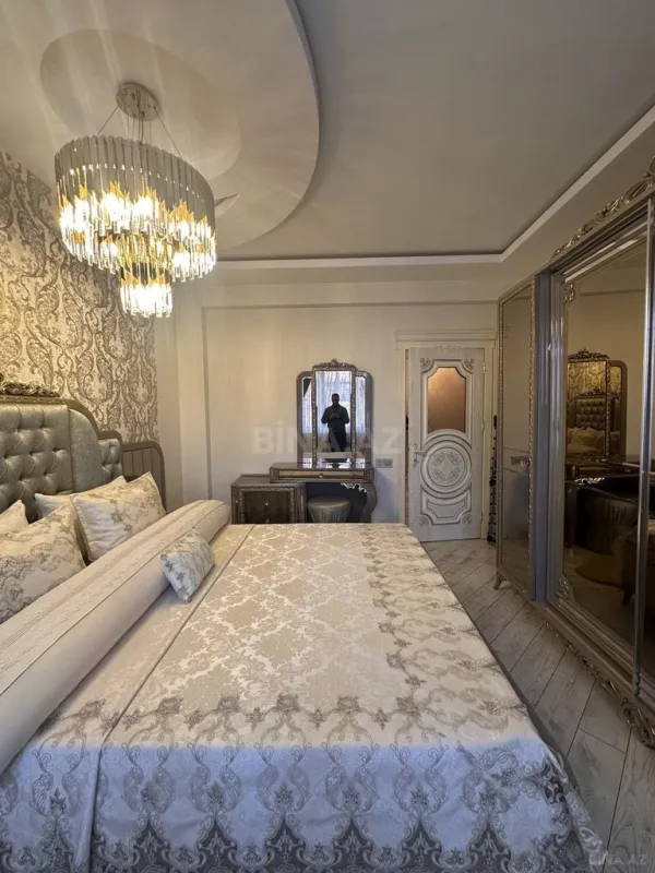 Satılır 4 otaqlı mənzil 150 m²