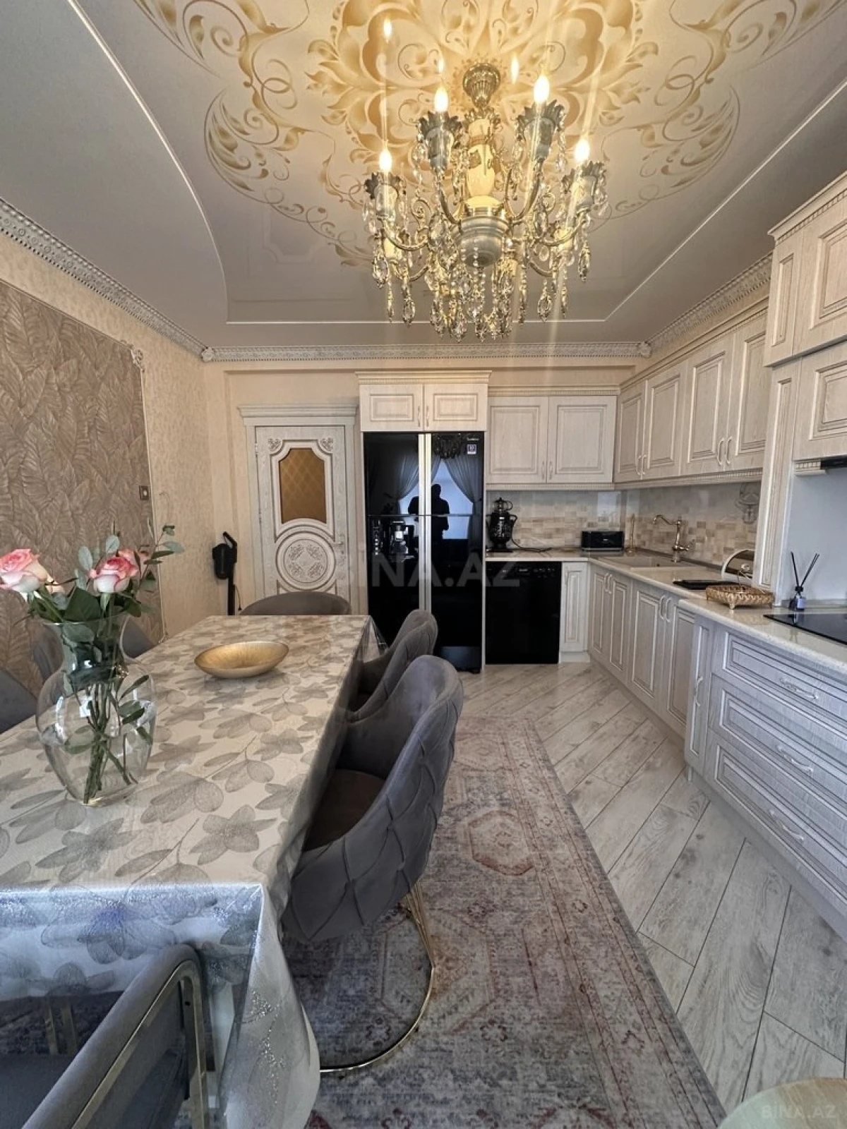 Satılır 4 otaqlı mənzil 150 m²