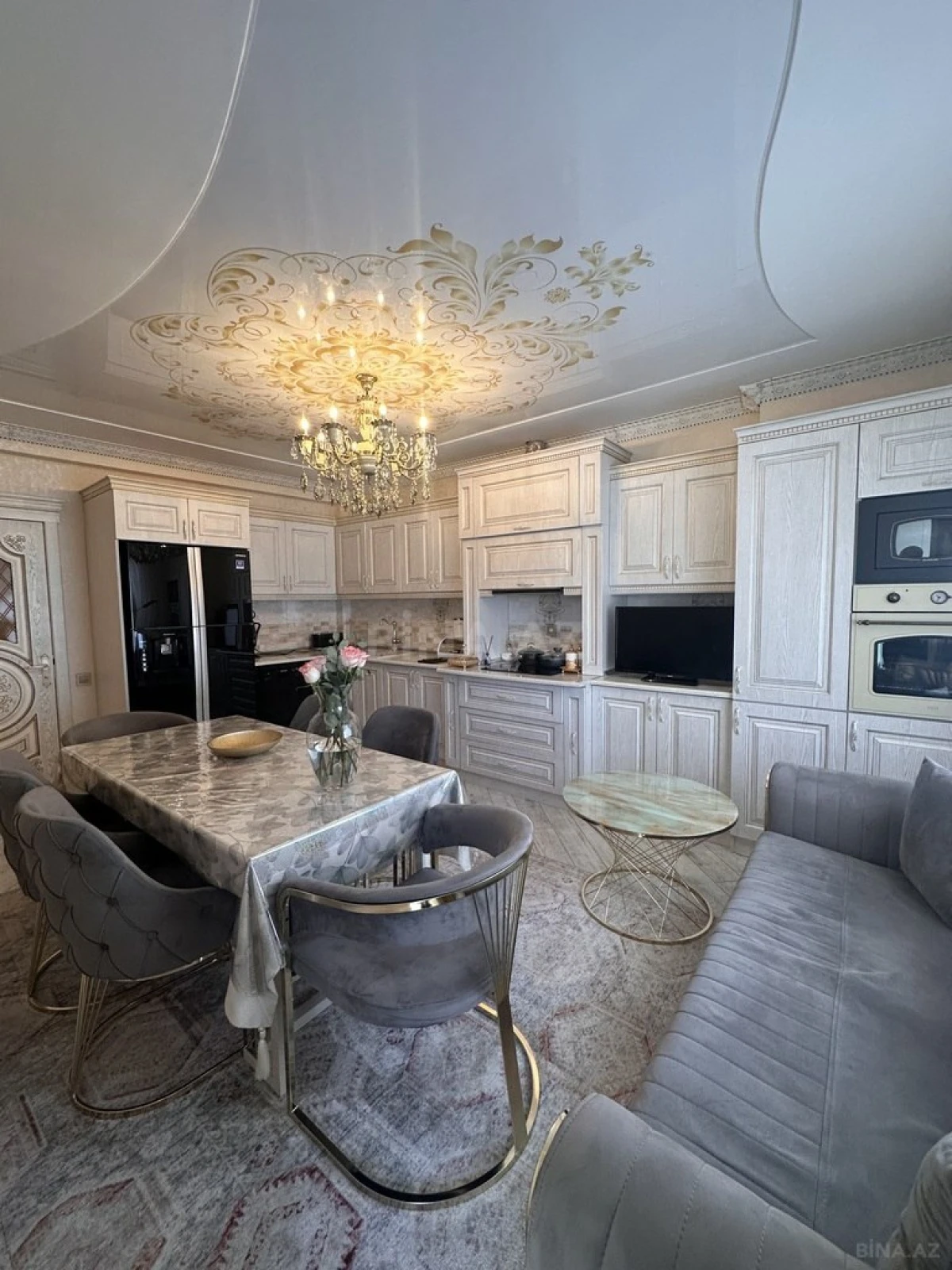 Satılır 4 otaqlı mənzil 150 m²