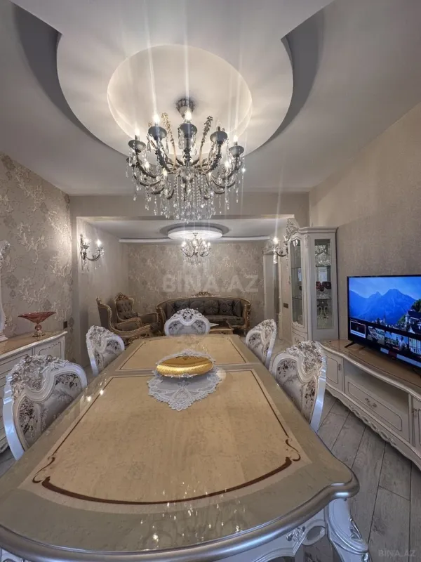 Satılır 4 otaqlı mənzil 150 m²