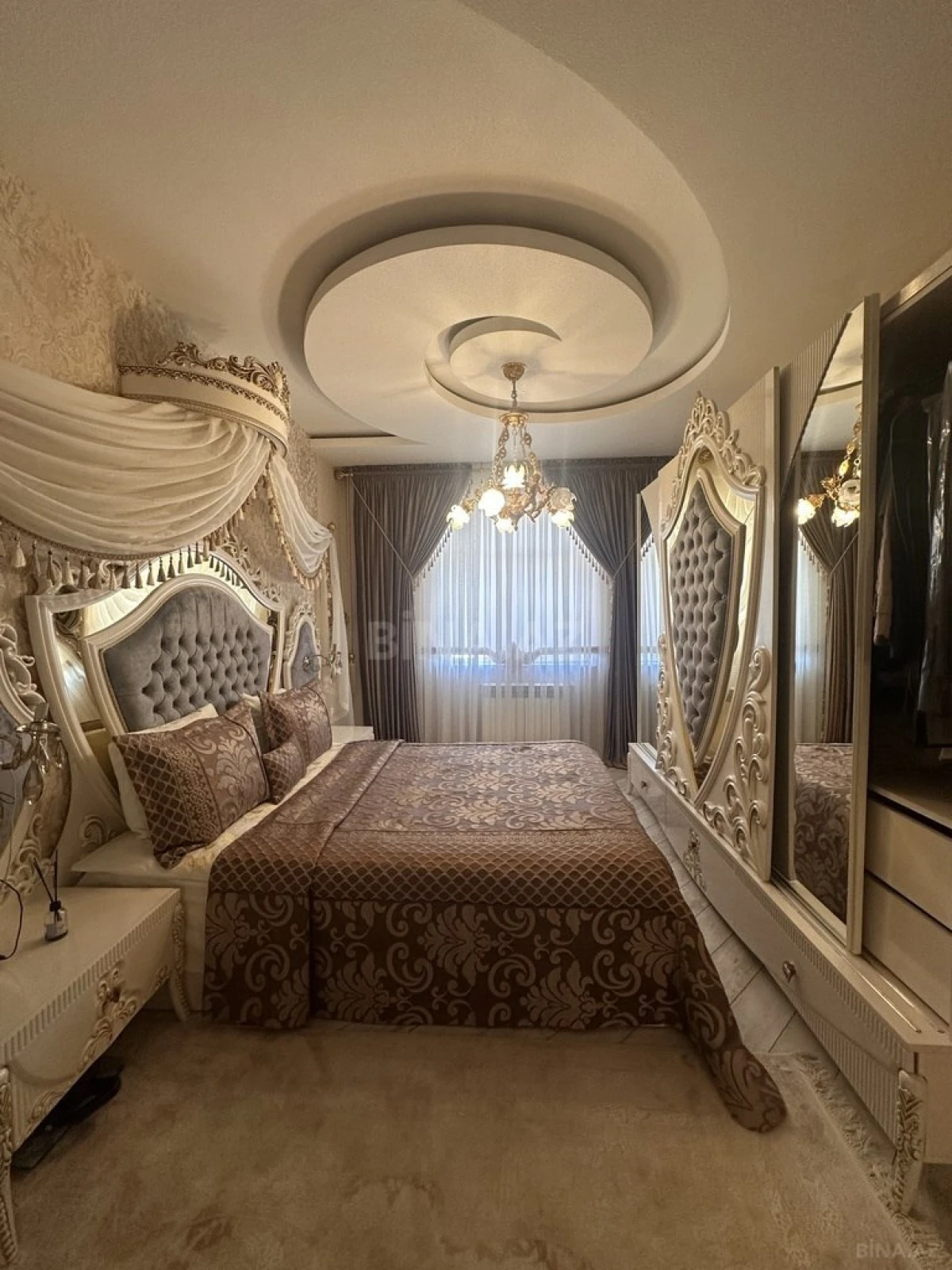 Satılır 4 otaqlı mənzil 150 m²