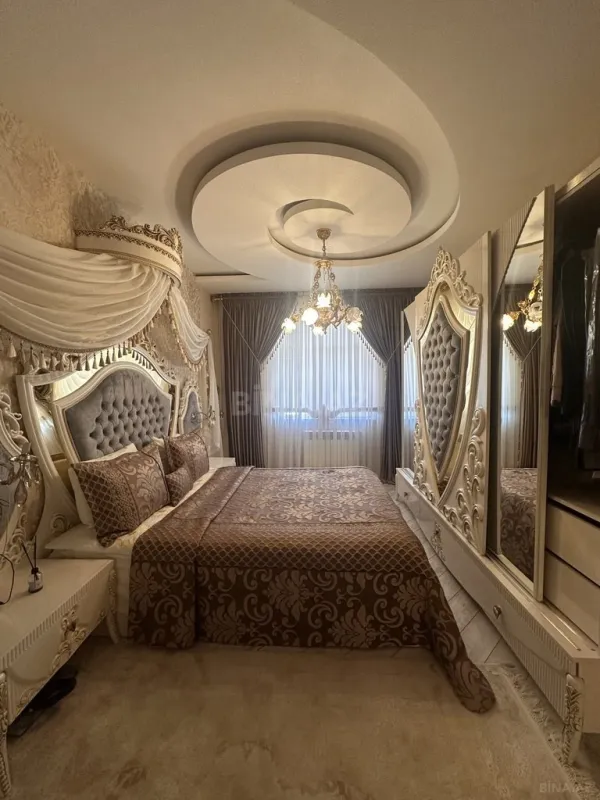 Satılır 4 otaqlı mənzil 150 m²