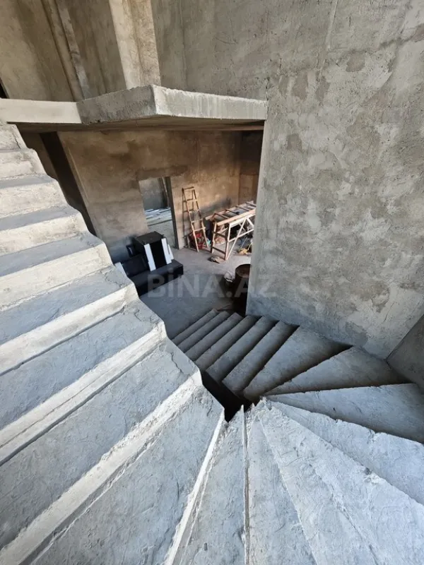 Satılır 7 otaqlı həyət evi 500 m²