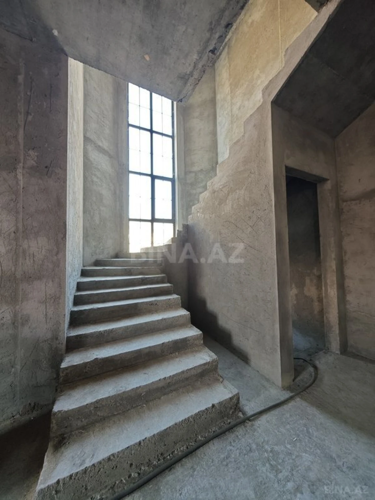 Satılır 7 otaqlı həyət evi 500 m²