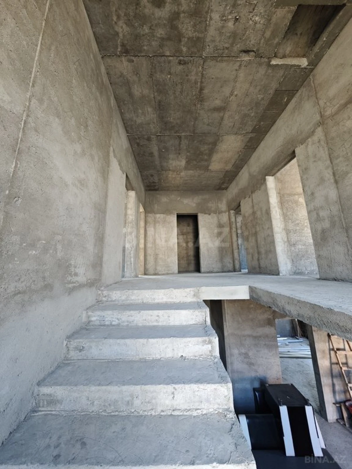 Satılır 7 otaqlı həyət evi 500 m²