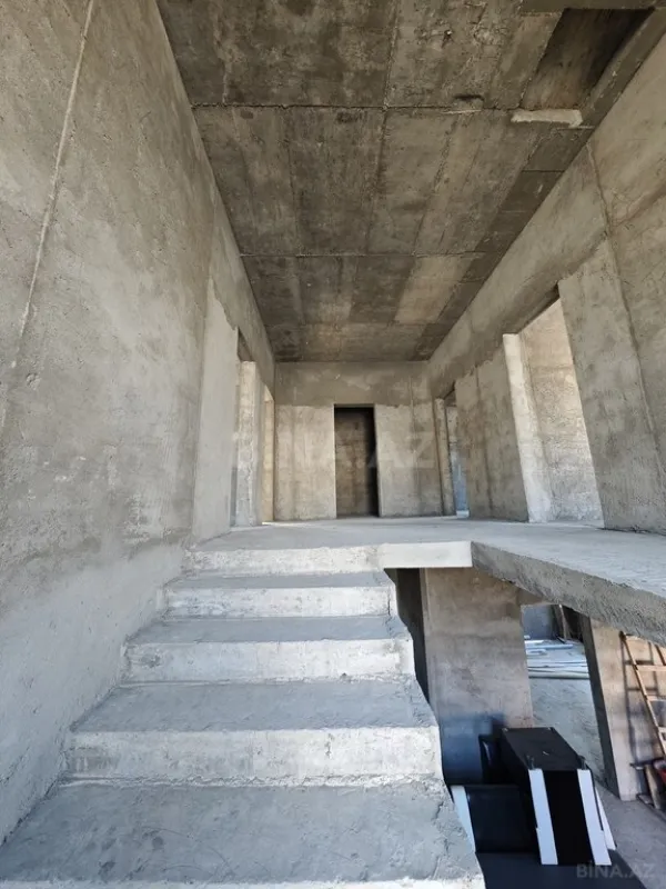 Satılır 7 otaqlı həyət evi 500 m²