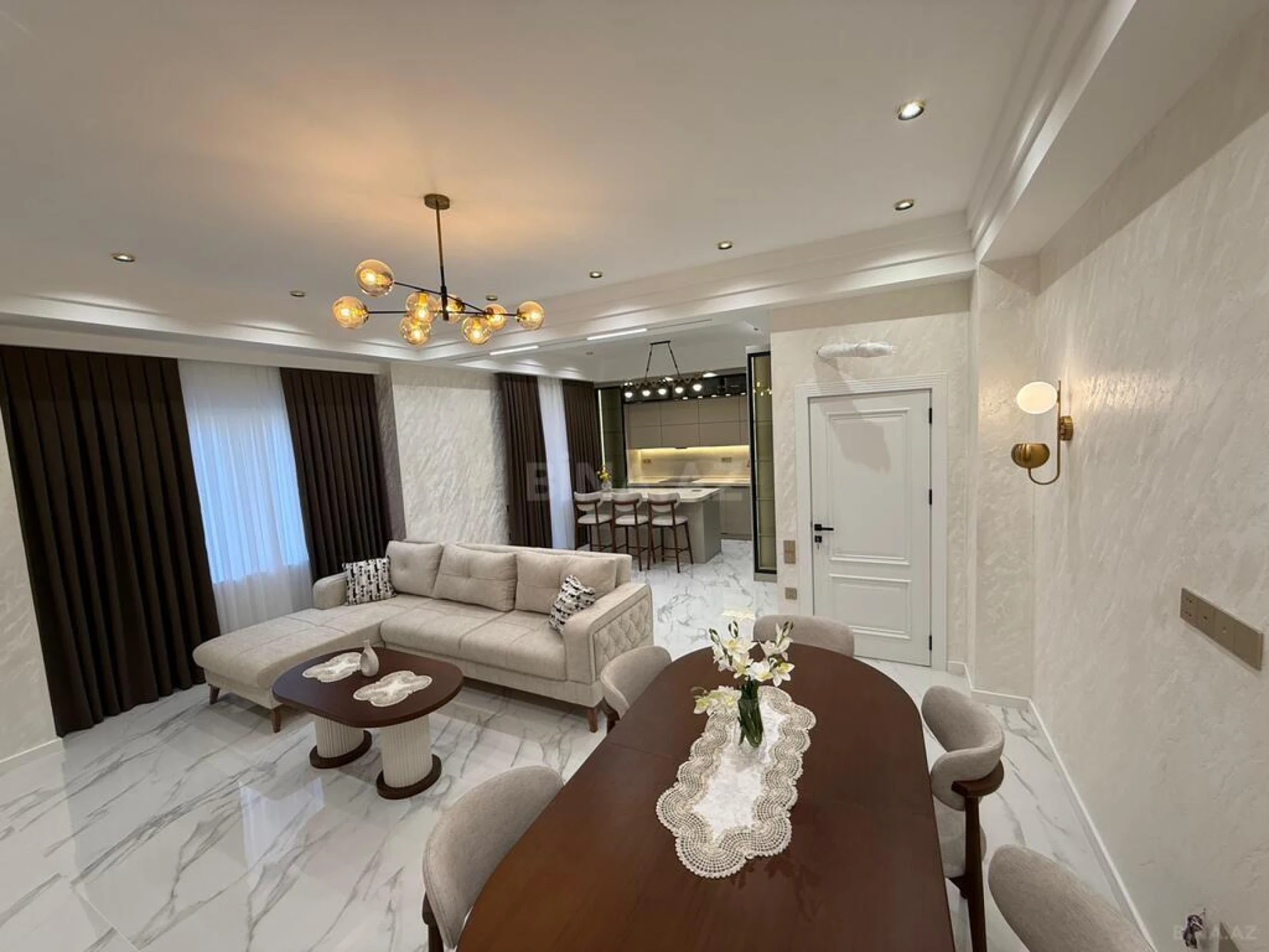 Kirayə verilir 4 otaqlı mənzil 145 m²