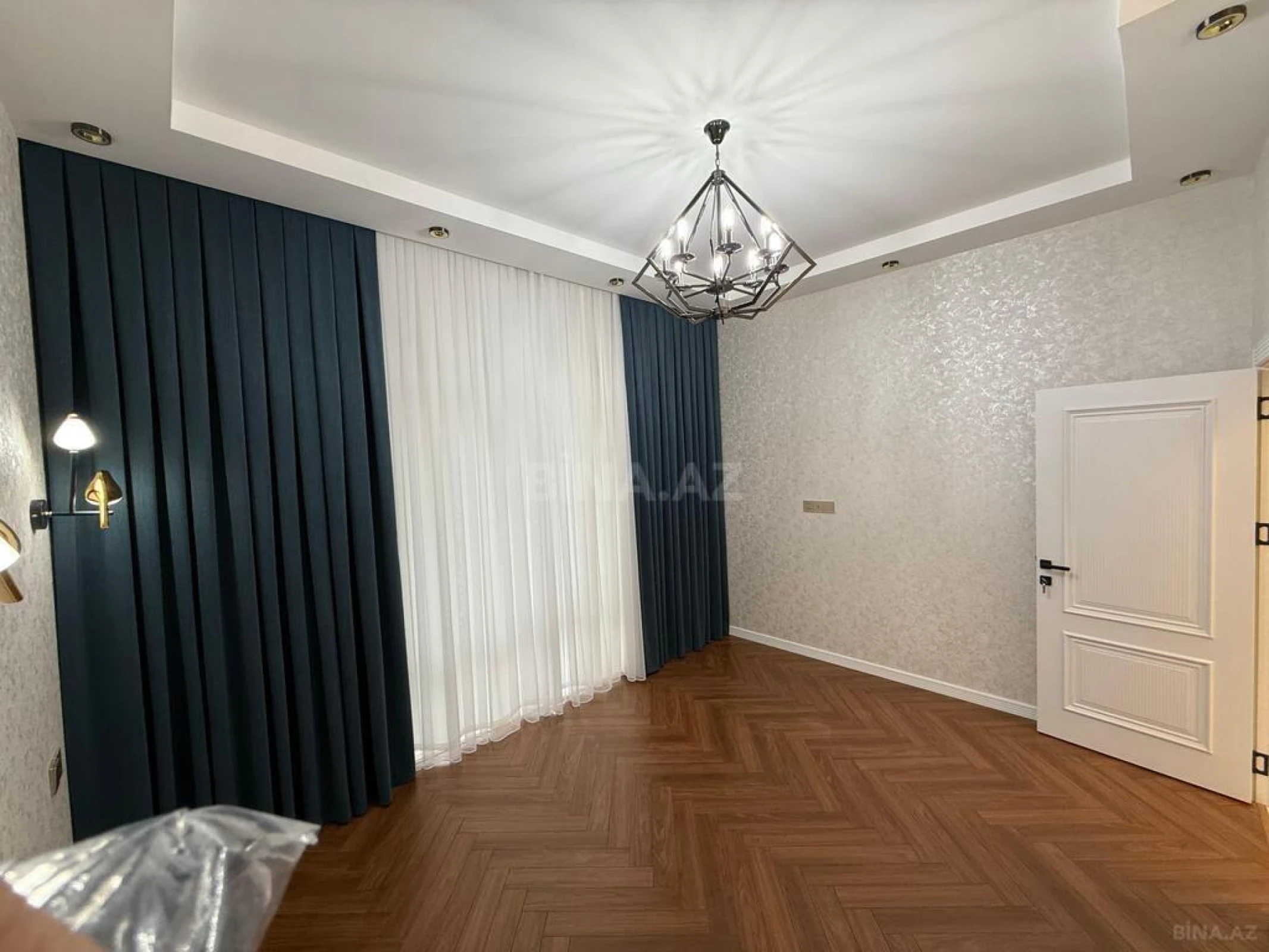 Kirayə verilir 4 otaqlı mənzil 145 m²