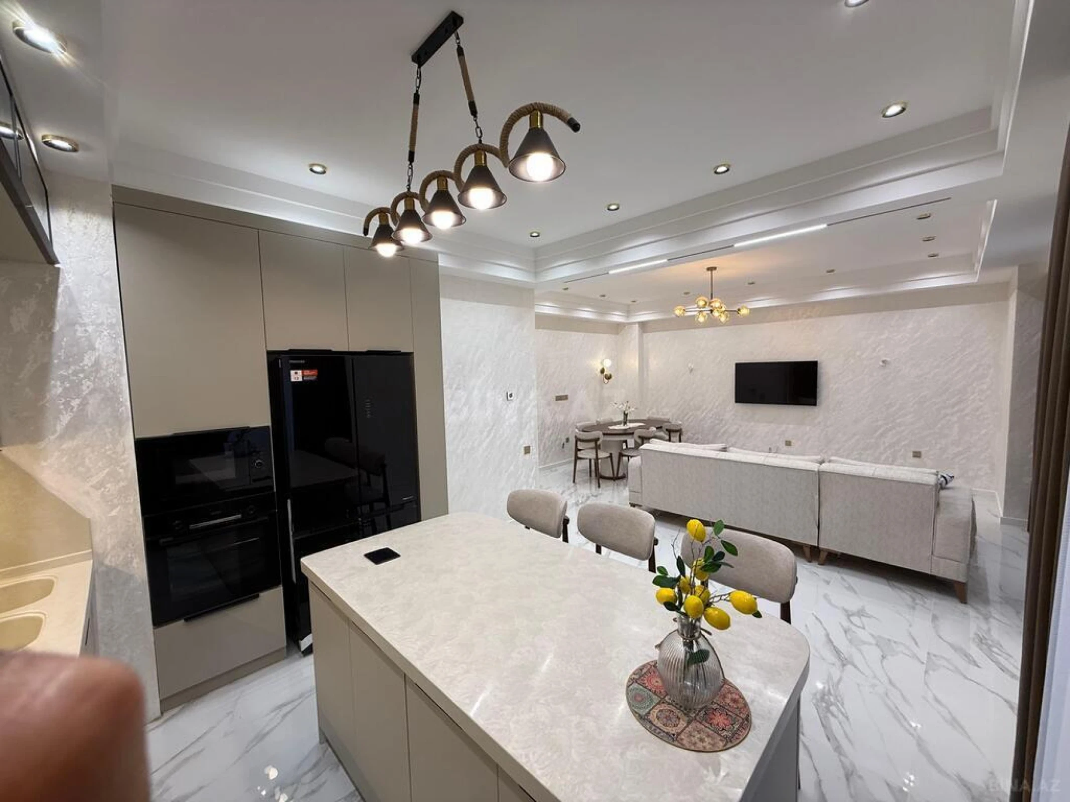 Kirayə verilir 4 otaqlı mənzil 145 m²