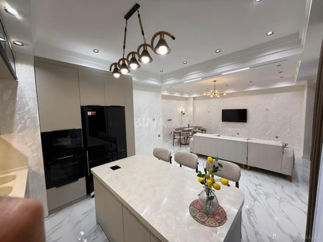 Kirayə verilir 4 otaqlı mənzil 145 m²