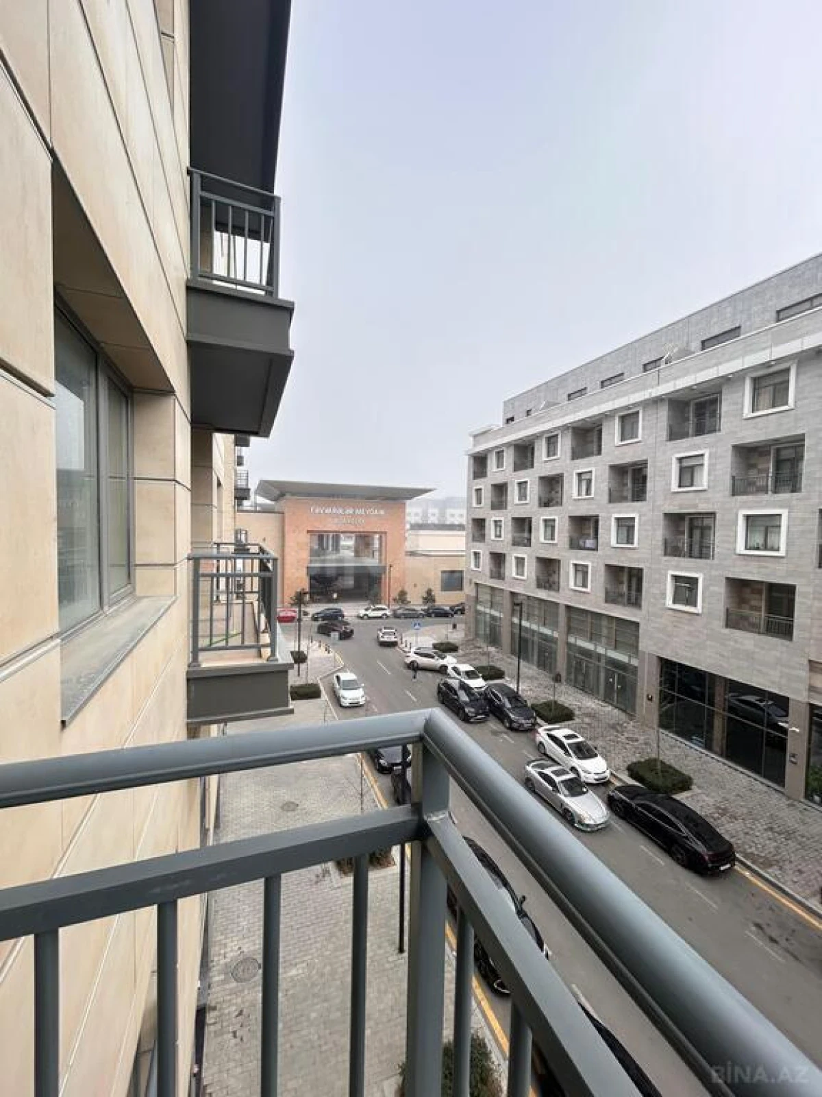 Kirayə verilir 4 otaqlı mənzil 145 m²