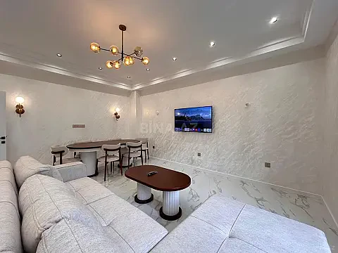 Kirayə verilir 4 otaqlı mənzil 145 m²