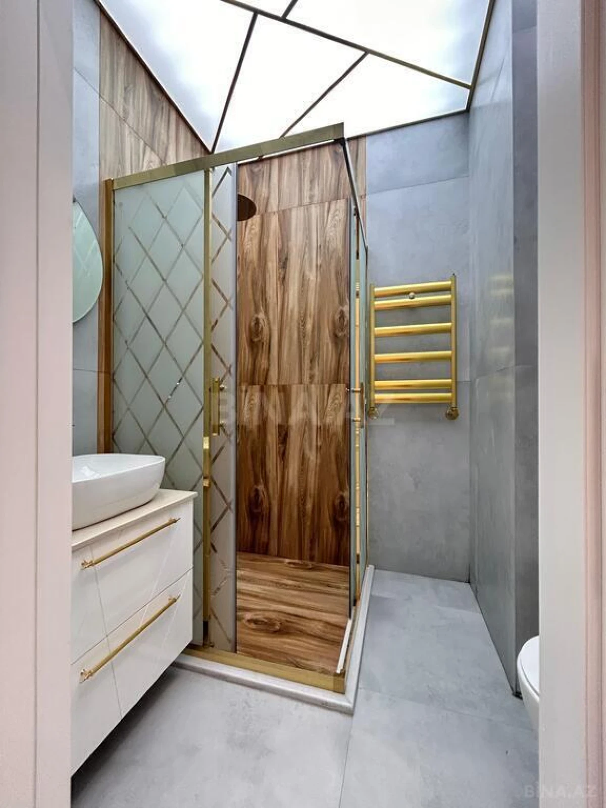 Kirayə verilir 4 otaqlı mənzil 145 m²