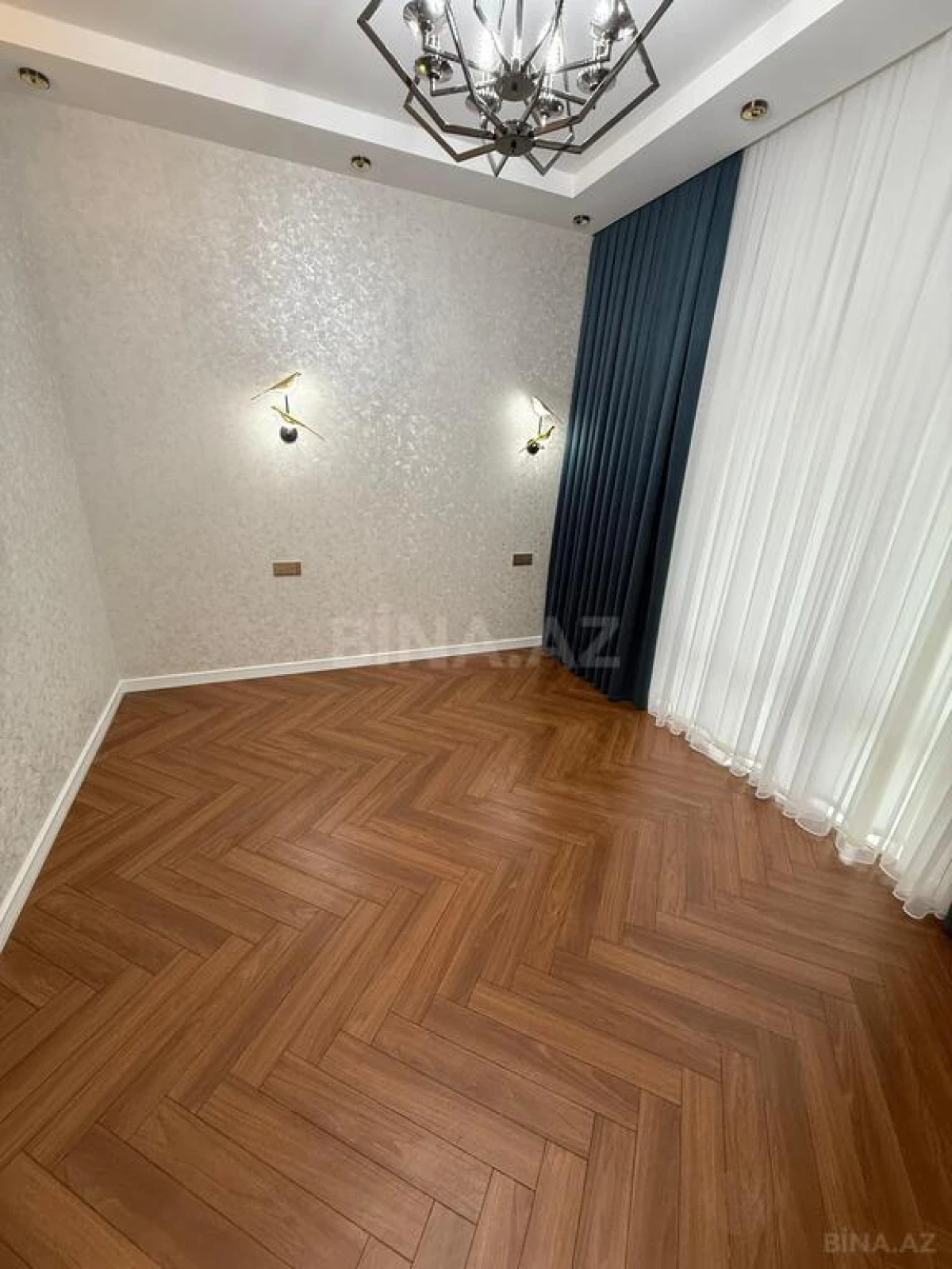 Kirayə verilir 4 otaqlı mənzil 145 m²